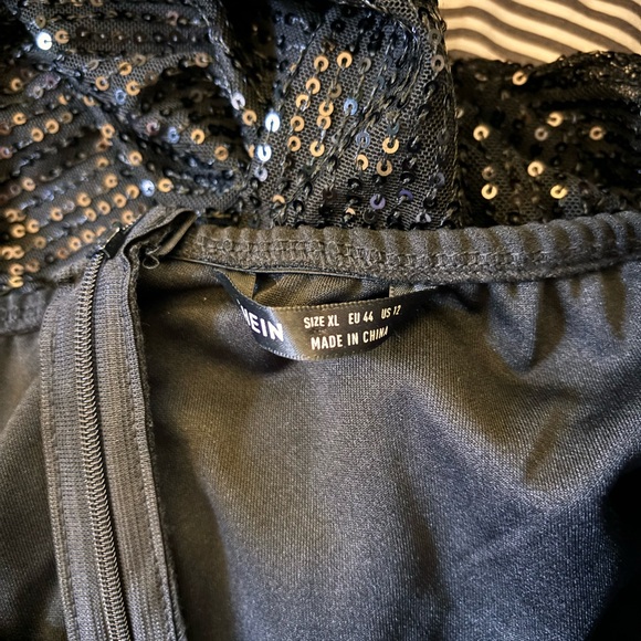 SHEIN Sequin formal gown with puff sleeve - Picture 5 of 5